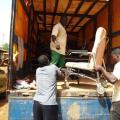 déchargement du camion à Ouagadougou